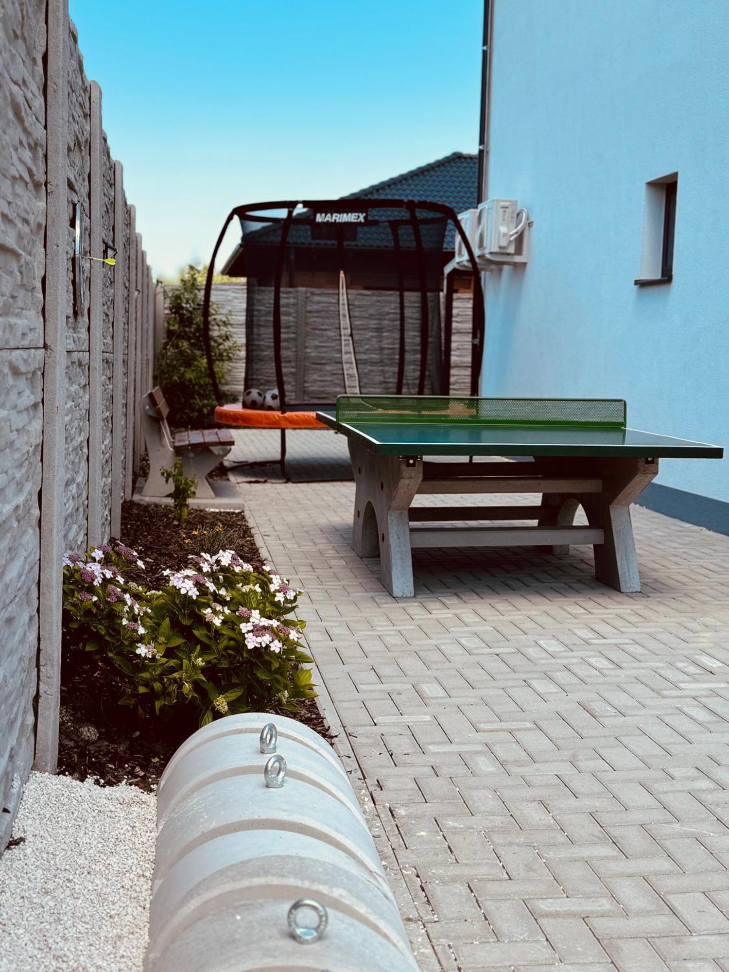 Apartmany Catalina Nesvady Buitenkant foto